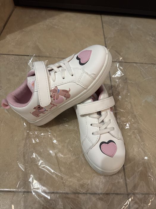 Adidasi fetite Sinsay, stare ft. buna!