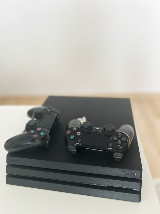 Play Station 4 pro 1TB