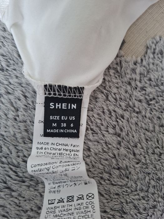Елегантна бяла блуза Shein с паднали рамене "Cherry Blossom", размер M