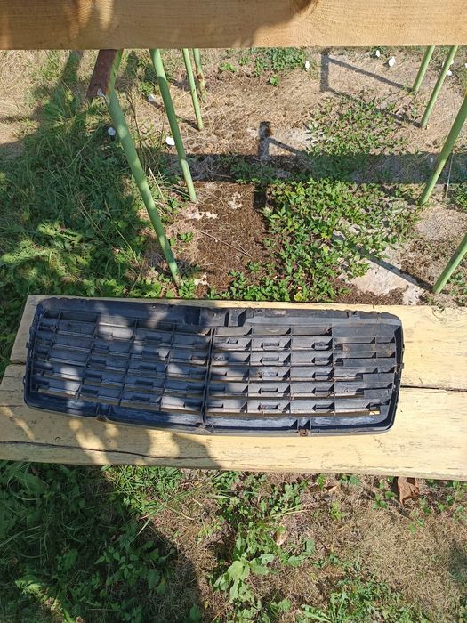 Продавам решетка за Мерцедес W210 елеганс