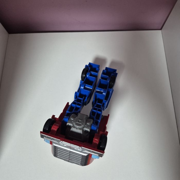 Игрушка-трансформер "Optimus Prime" (Трансформеры Новая искра) Hasbro