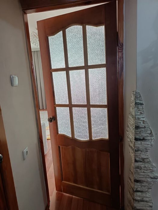 Продам 6 дверей с коробкой