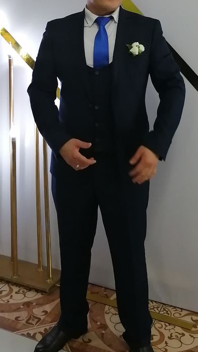 Продам костюм тройка