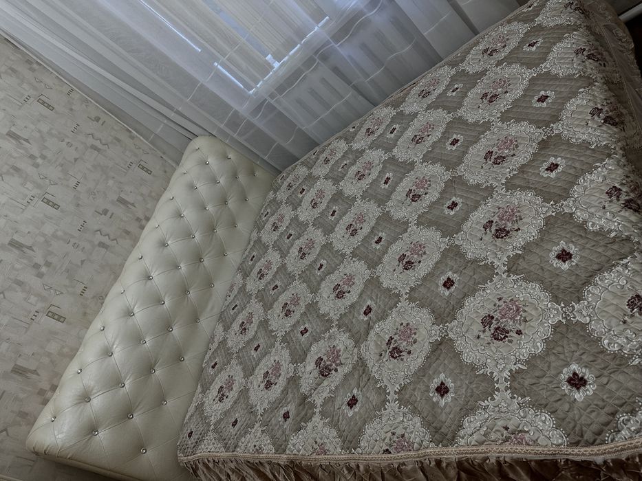 Продам очень красивый спальный гарнитур