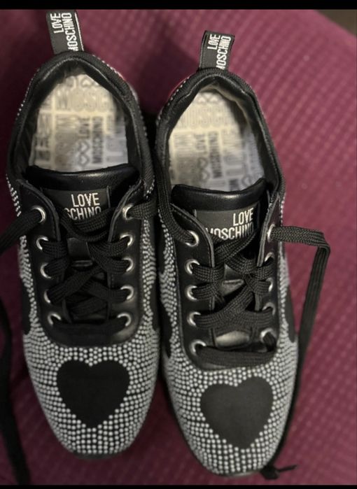 Love Moschino adidasi