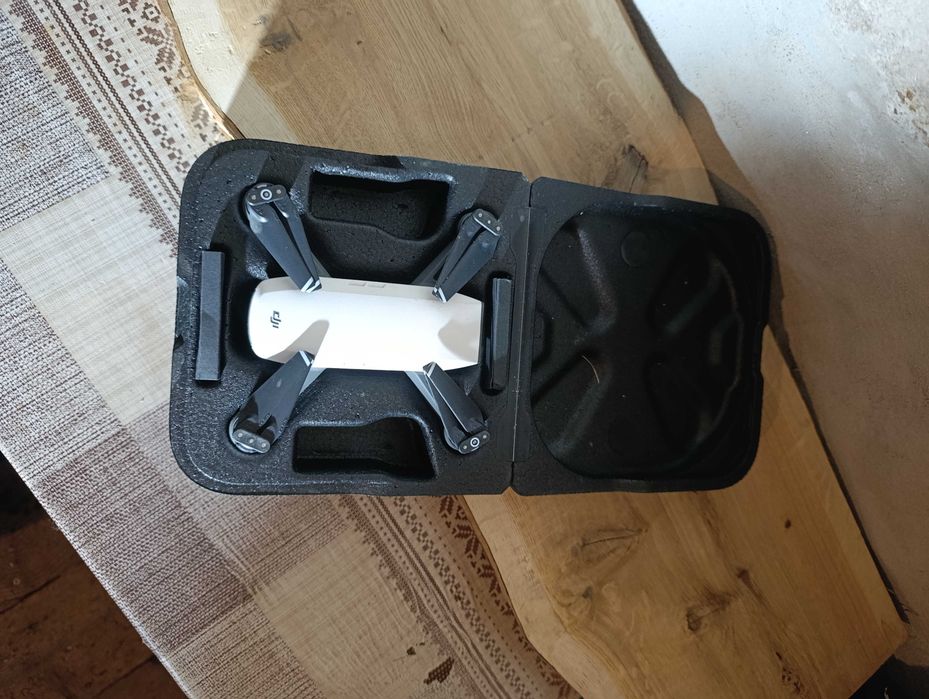 Pachetul DJI Spark Fly More Combo cu 4 baterii