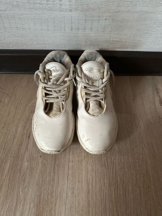 Продам 2 парф кроссовок