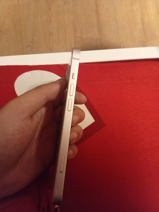 Se vinde un iPhone 13 funcționează impecabil