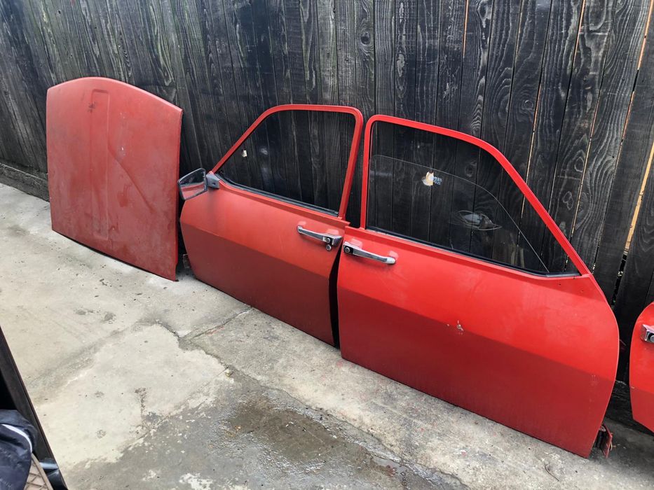Vand 4 usi complete Dacia 1310/in stare buna