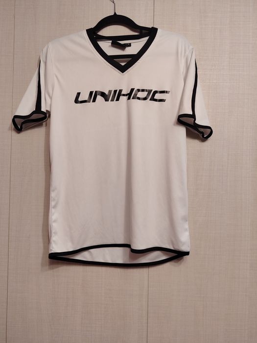 Tricou sport Kipsta – 15 RON/Tricou sport UNIHOC – 15 RON