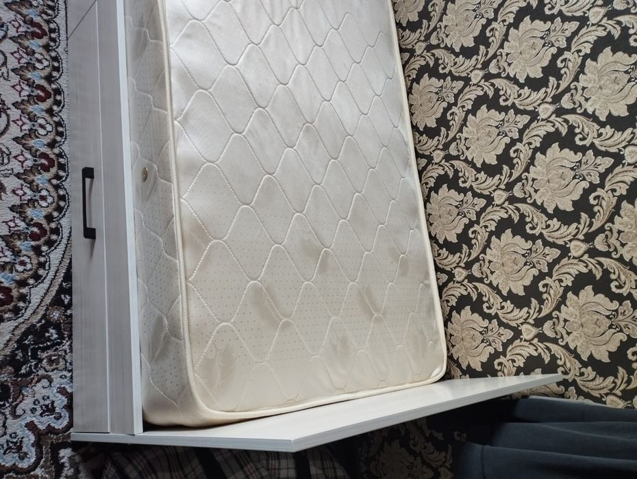 Бір адамдық  кроват сатылады.Срочна