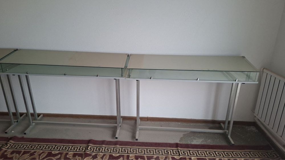 Стол стеклянный для музеев