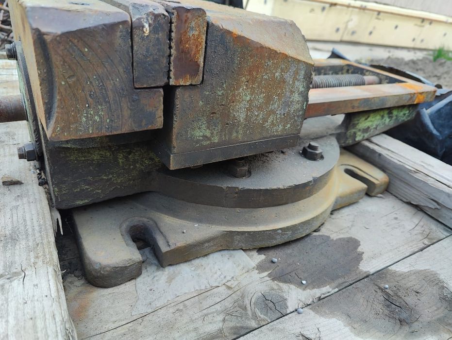 Продам тиски ссср