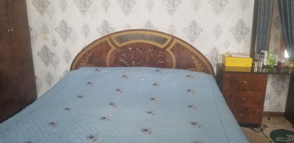 Срочно продаётся спальный гарнитура
