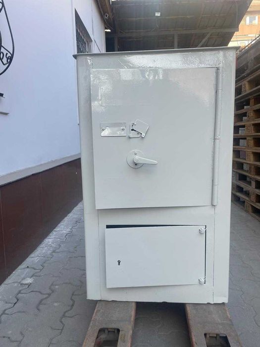 Сейф белый, вес 150кг
