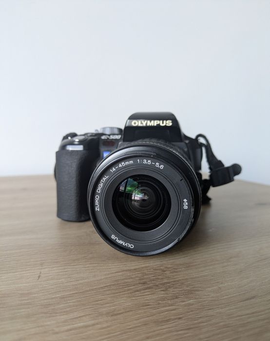 Olympus E-500 DSLR Фотоапарат за Начинаещи + Olympus 14-55mm 1:3.5-5.6 Обектив Отлично Състояние