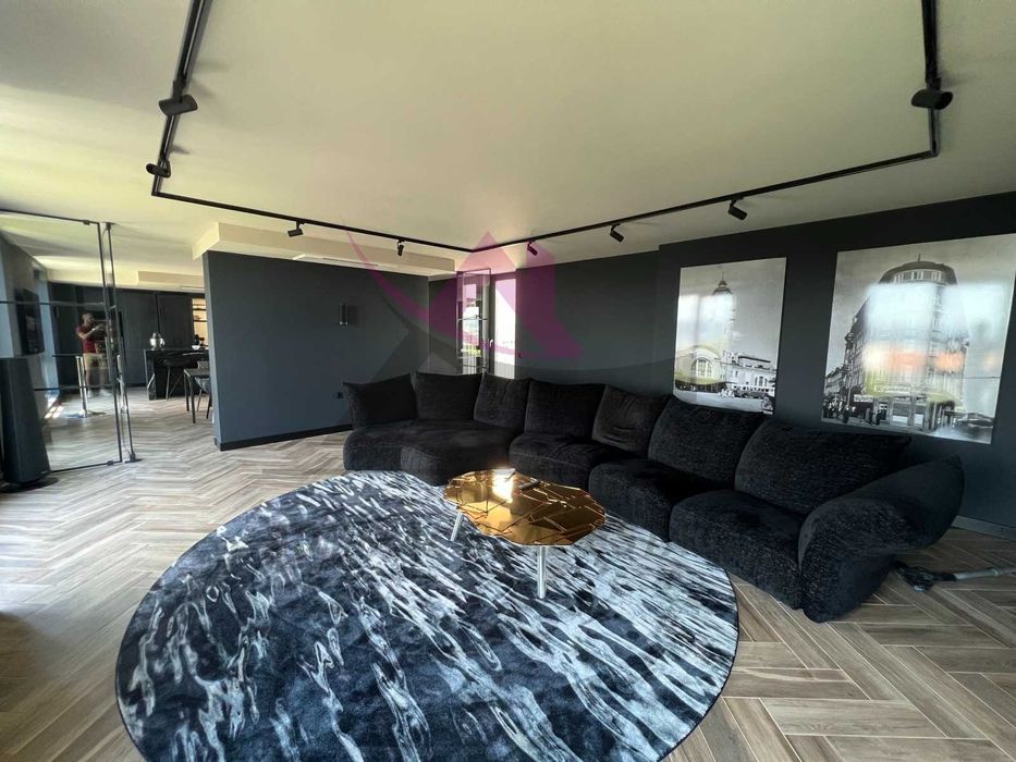 Дава се под наем Тристаен апартамент в Варна, Център - 200 кв.м за 3000 € - Снимка #1