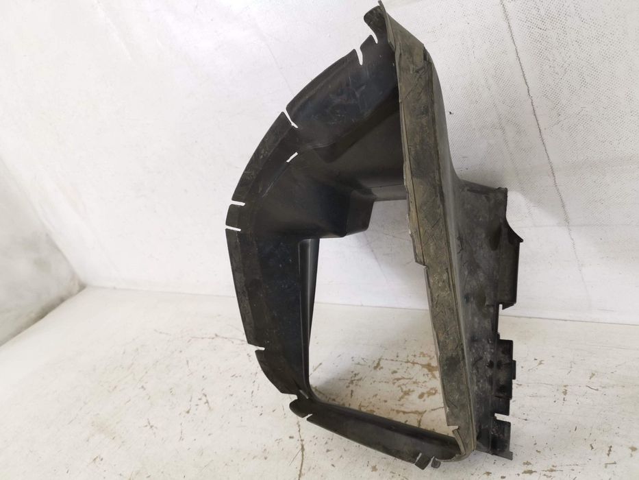 Ауди Q7 / Audi Q7 [ - ] Оригинален Въздушен Дефлектор В Добро Състояни