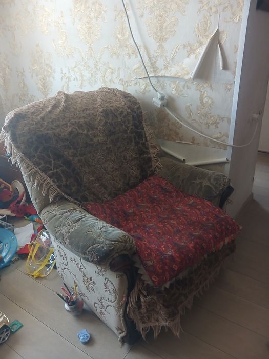 Продаются диван срочно нормальном состоянии