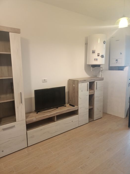 Închiriez apartament 3 camere zona Ford