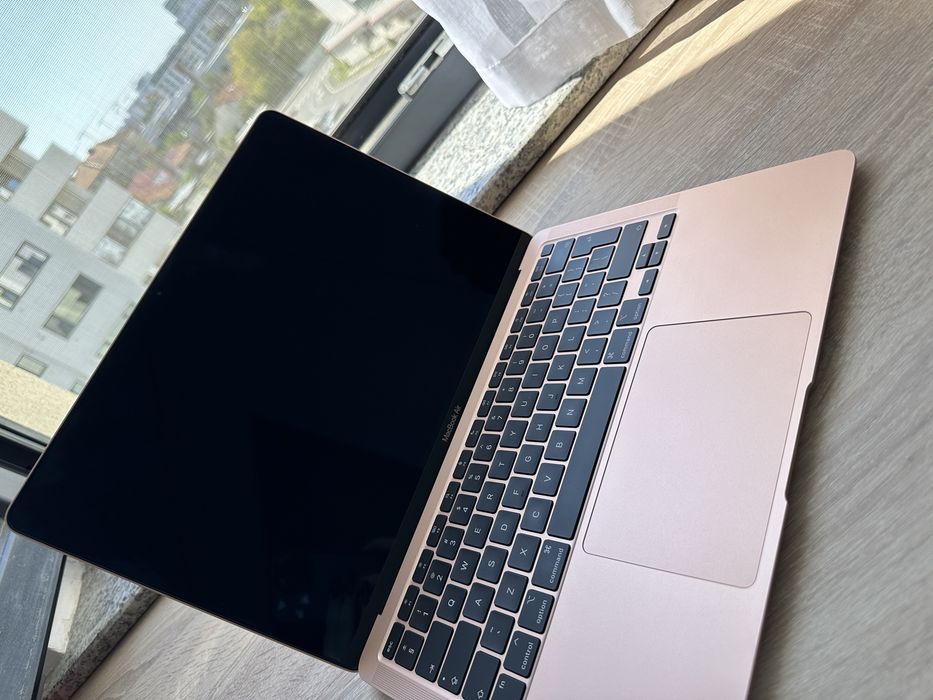 Apple MacBook Air M1 2020 de vânzare | OLX.ro