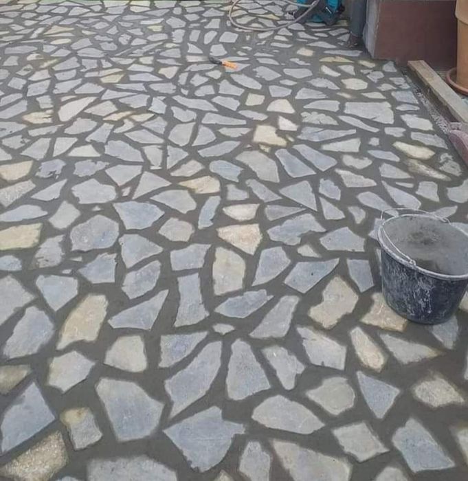 Piatra naturala multicoloră