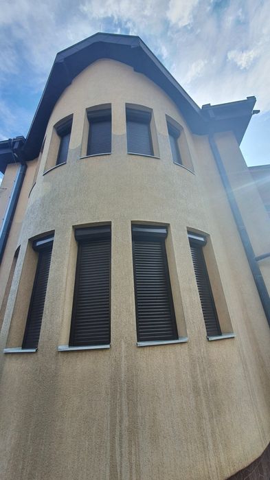 Spalare Curatare Fatade si Pavaje