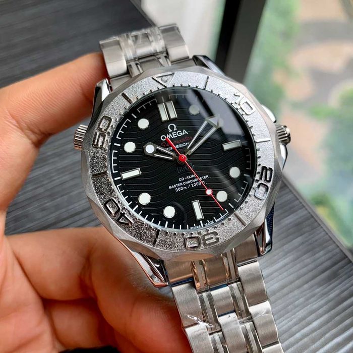 OMEGA Seamaster Diver 300M Nekton Edition с автоматичен механизъм