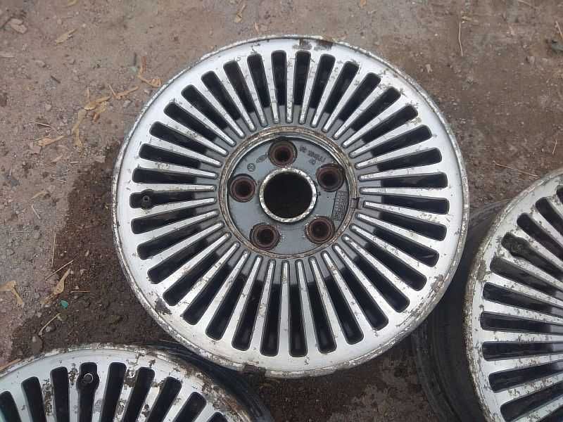 Продам оригинальные легкосплавные диски на автомашину Mazda