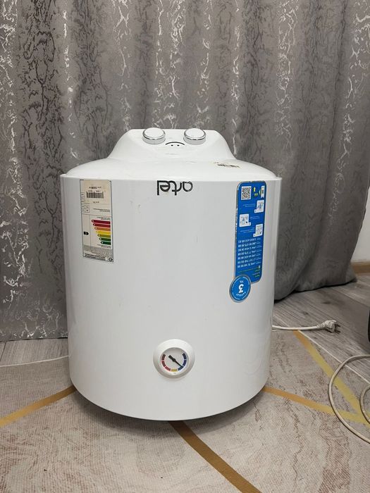 Продам водонагреватель Ariston 50л