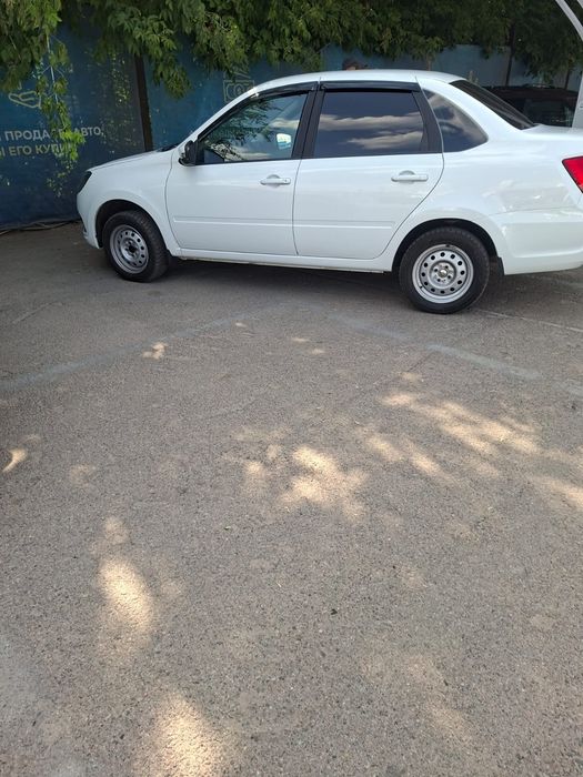 Машина Lada Granta