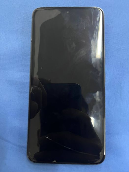 S22  Xotira 256  xich qayeri almashmagan yuzidagi steklo 250$ radnoy