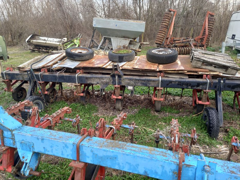 2 бр. Окопни култиватори и торачка