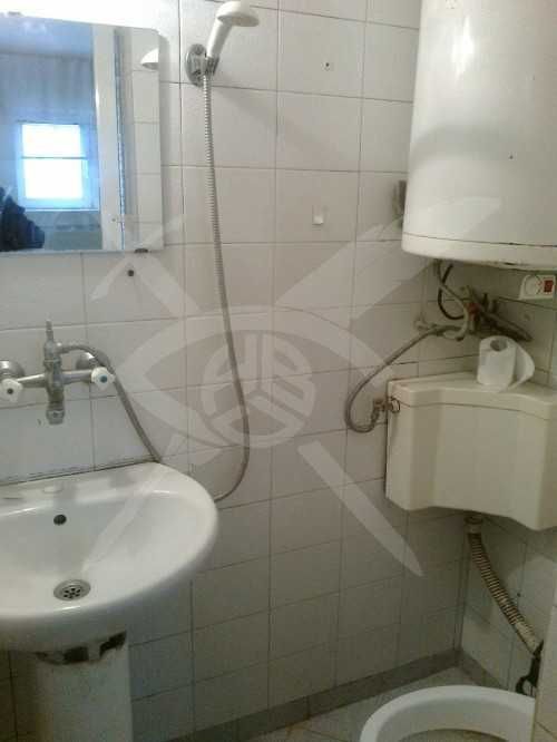 Дава се под наем Едностаен апартамент в Варна, Център - 15 кв.м за 250 € - Снимка #2