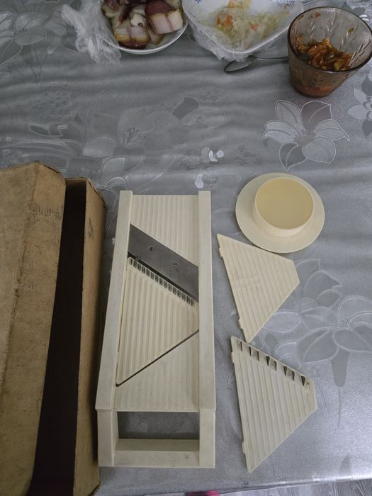 Продам пластиковую терку.