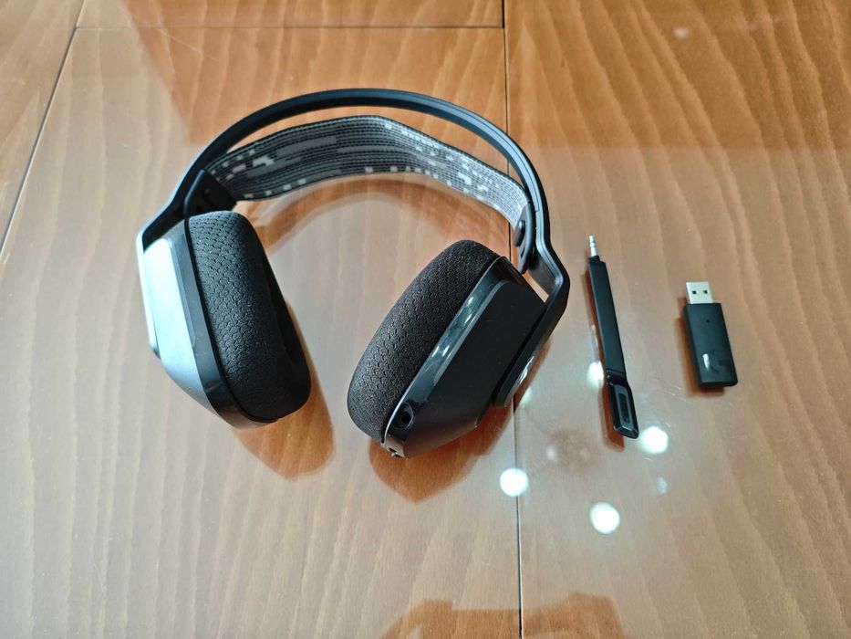 Безжични геймърски слушалки Logitech g733