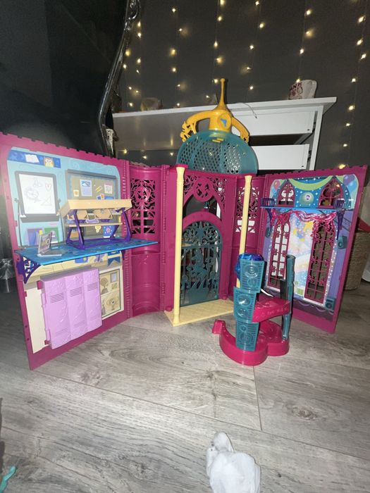 Школа Эквестрия Герлз