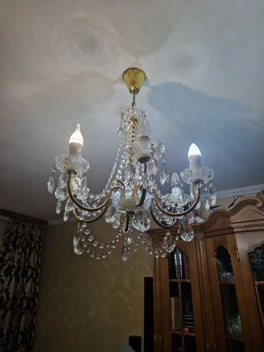 Продам люстру в хорошем состоянии