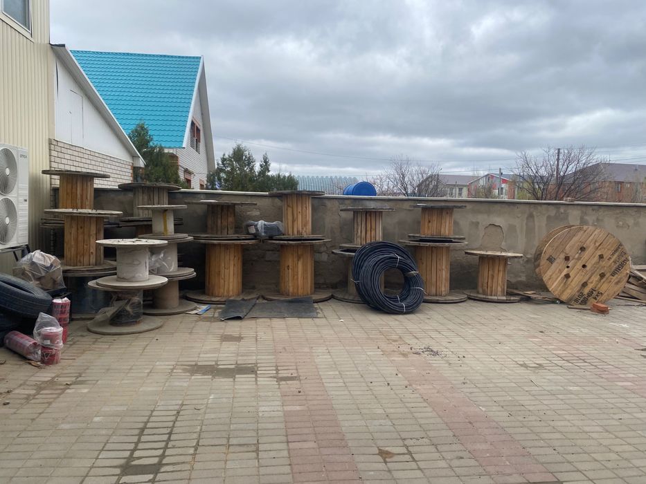 Продам деревянные катушки (барабаны от кабеля)