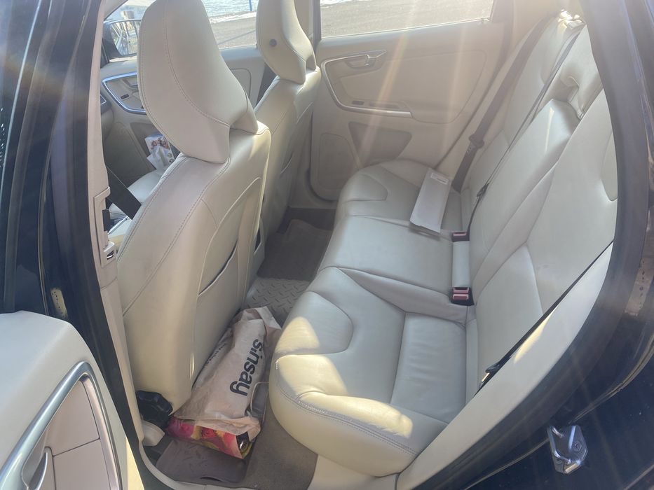 Volvo xc 60 2014 vand/schimb cu toyota Rav4 hybrid 2019+