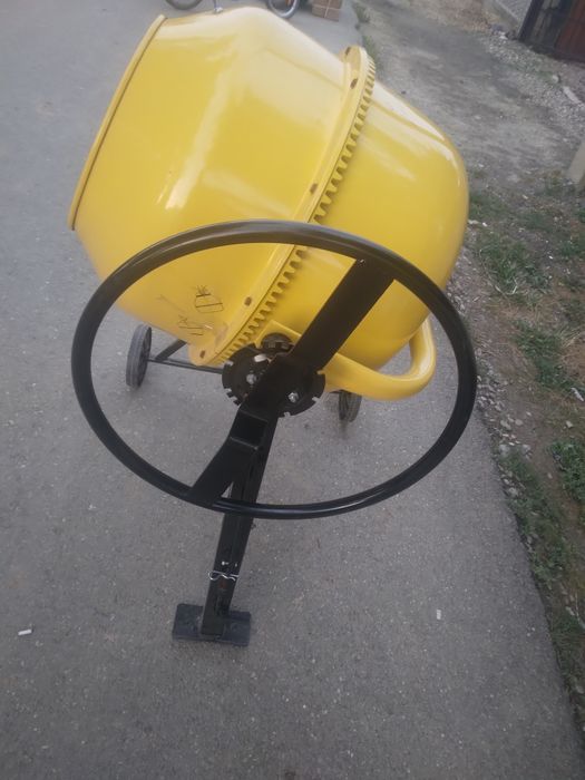 Vând betoniera 140 l l scule ieftine