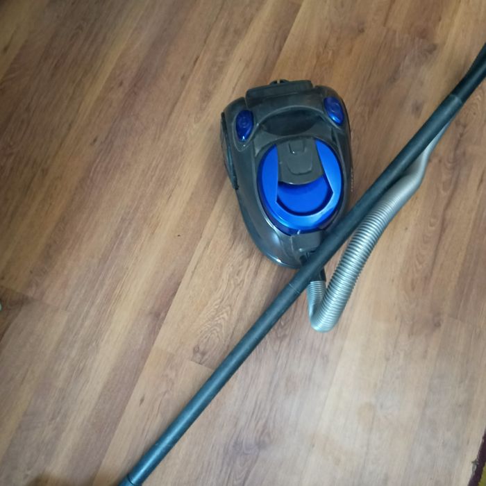 Продам рабочий пылесос
