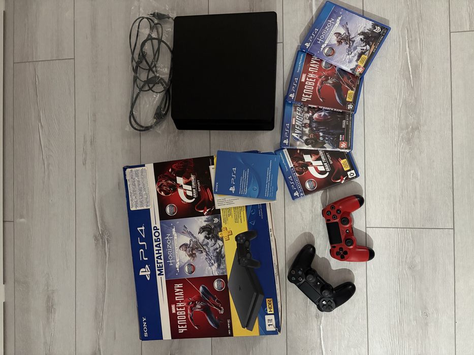 Продам PS4 slim 1тб