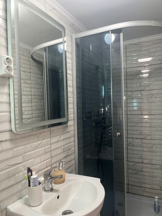 Vand casa sau schimb cu apartamnet in zona blocuri Liliesti Baicoi