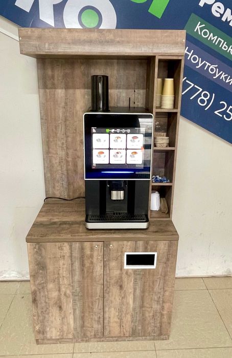 Современный кофейный аппарат самообслуживания