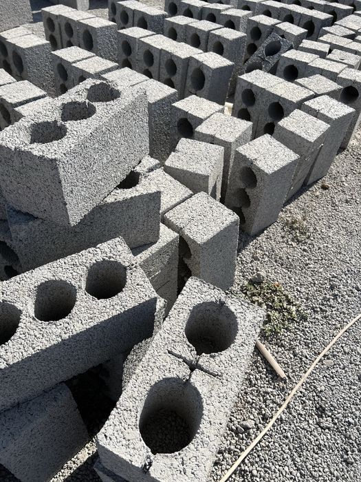 Шлакоблок универсальные прессованные строительные