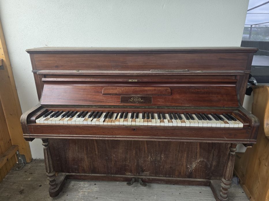 Pianina de vânzare