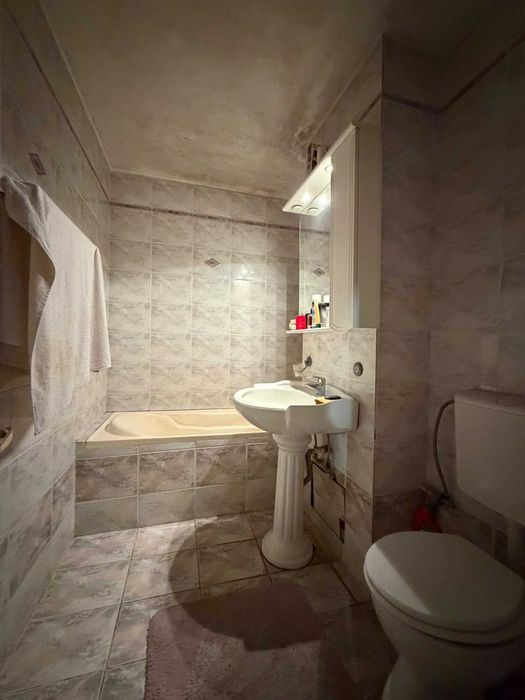 Apartament cu 4 camere-zona 100 Micalaca