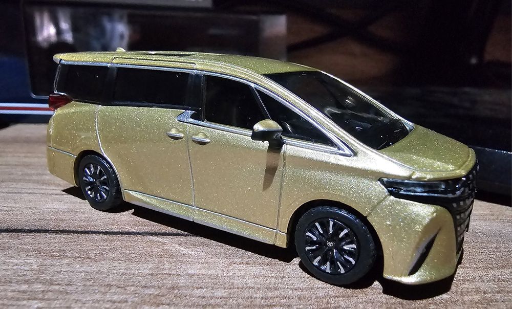 Модель 1/64 Toyota Alphard 2023г. Japan