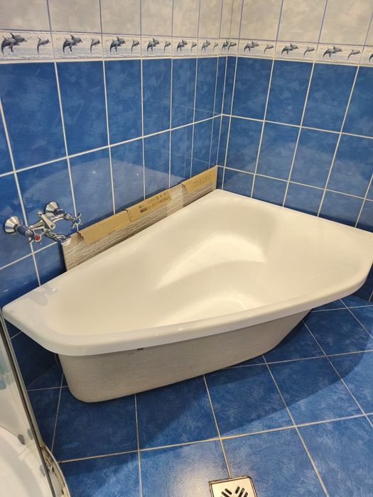 Cadă acril pe colț